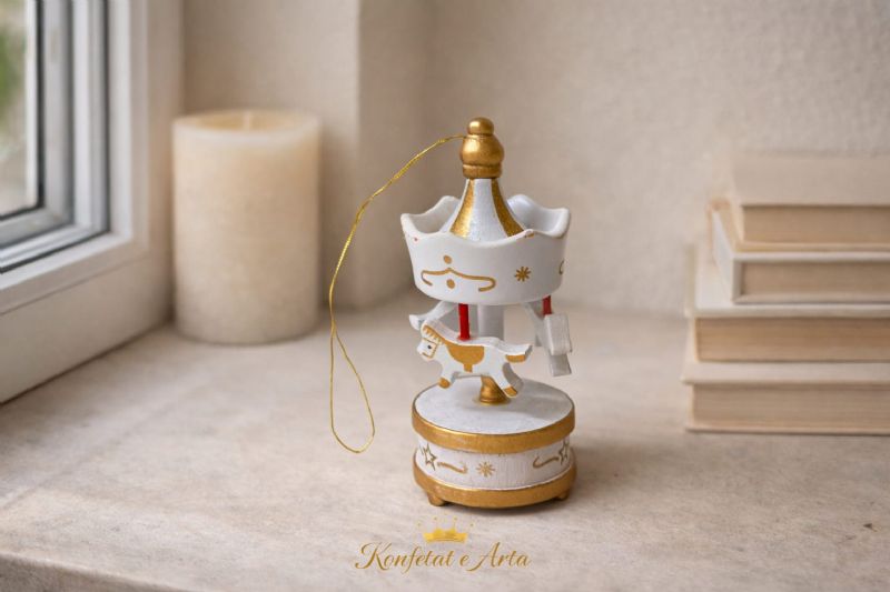 Karusel Dekorativ prej Druri, Konfete Luksoze me Detaje Ari nga KONFETAT E ARTA, dhurate per kujtim te perjetshem, simbol dashurie per fejesa, surprize per celebrim romantik, kujtim i vecante per nuse, surprize elegante per martese