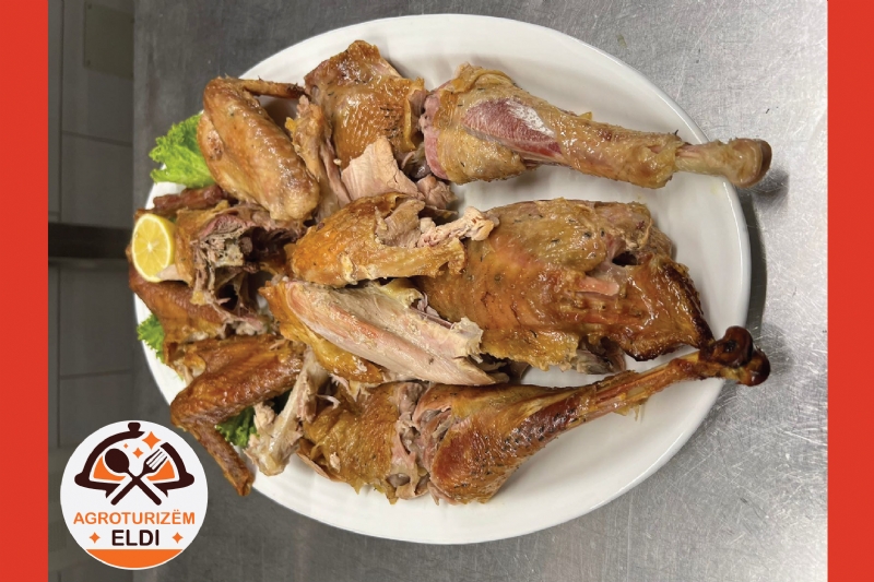 ferma bio ne Darzeze Shqiperi, restorant mishi ne Darzeze Fier, restorant me kuzhine mesdhetare, restorant per familje ne Darzeze Fier, ferme me prodhime vendase Darzeze, linguine me fruta deti Darzeze Fier, tavoline me pamje nga deti Darzeze Fier