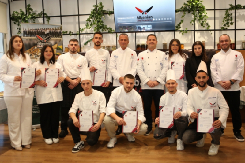 Kursi i Kuzhines 1 vjecar nga Albaninan Chef Academy per te rinj e te rritur. Filloni karrieren tuaj sot me kurset tona te formimit profesional. Oferta Sezonale